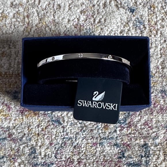 🔮 Swarovski silver bangle with crystal detail. Size 6.6 cm. NWT - Picture 1 of 6